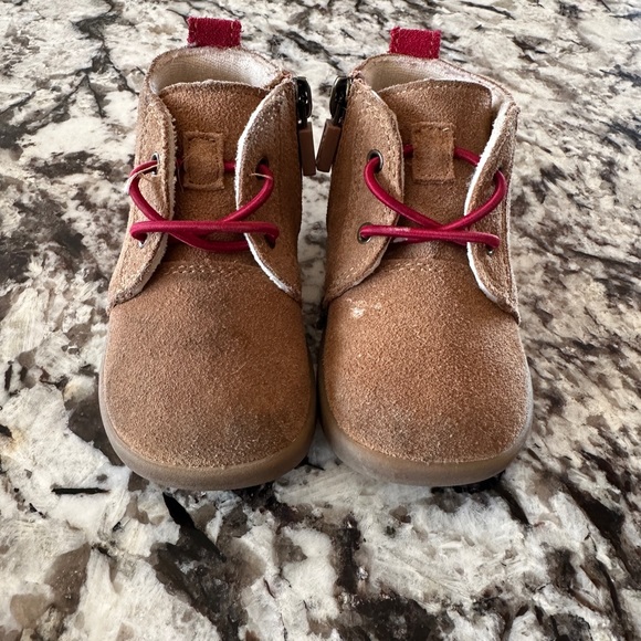Toddler Size 4 Uggs - Picture 1 of 4